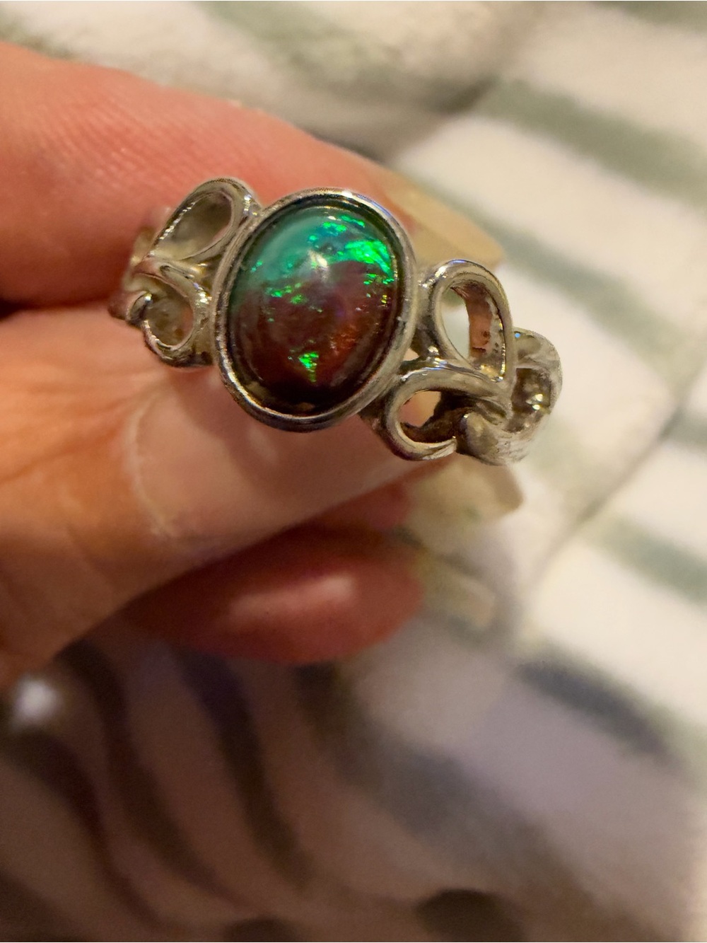 Silver Green Opal Oval Ring - Women's Jewelry size 7or an 8. It’s gorgeous